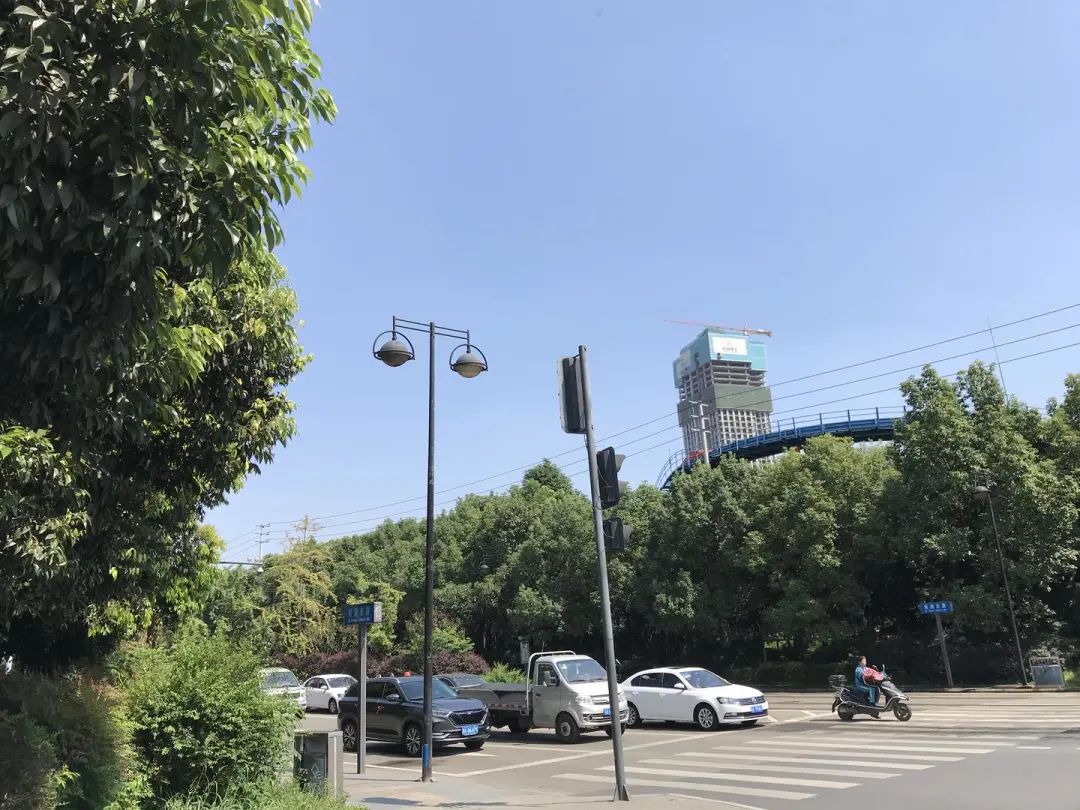7万市民受影响南湖片区为何多年有灯不亮天府新区刚刚回应了