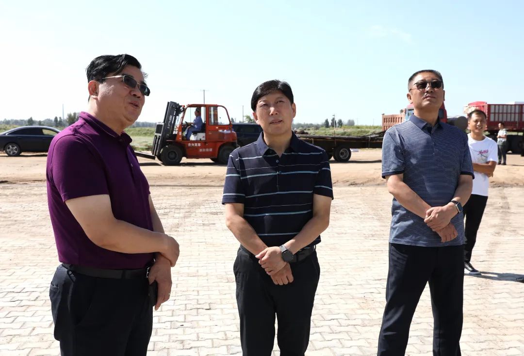 在达拉特经济开发区,王枫先后来到新能能源有限公司,内蒙古恒星化学