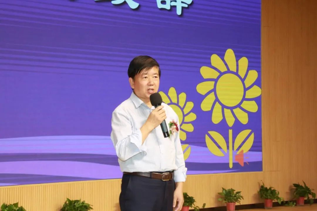 五小"名校 "领航人郭根宝校长,要求五小外派教师,传播五小瞪羚文化