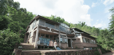 榕树根之家 ■