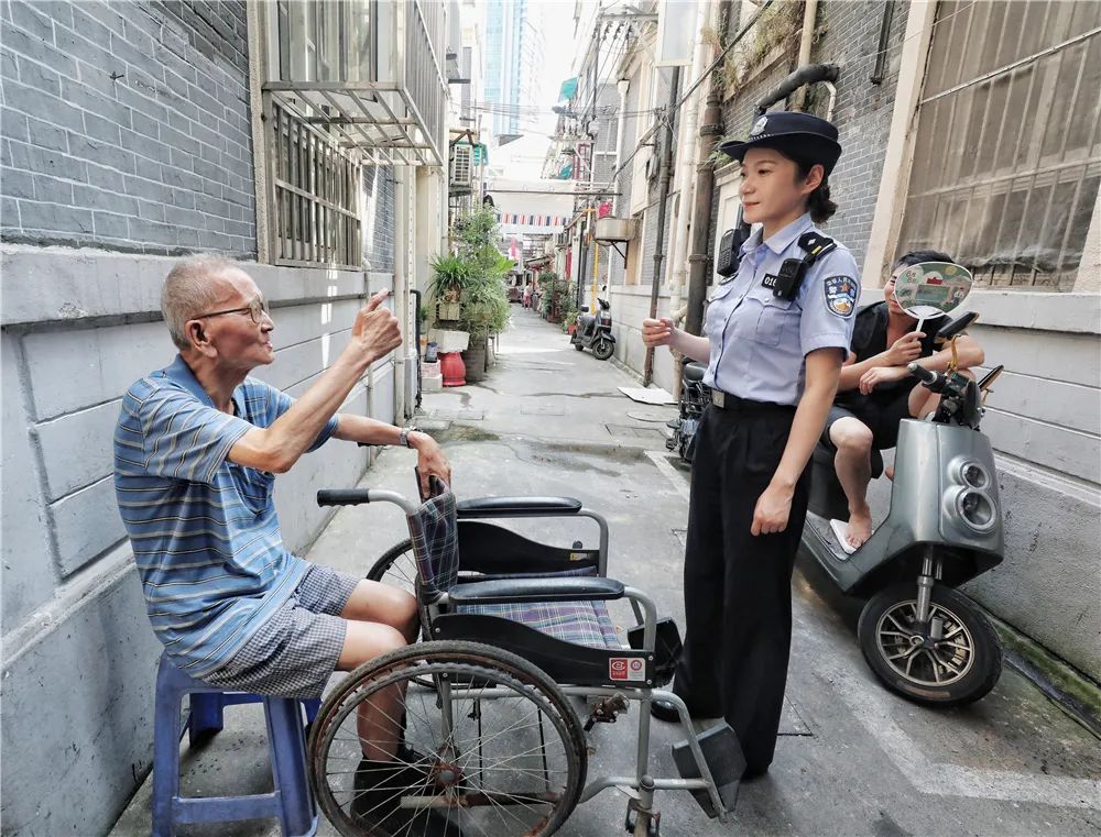 警察故事管轄上海最繁華路段連網紅都追著認姐姐這位女警有何魅力