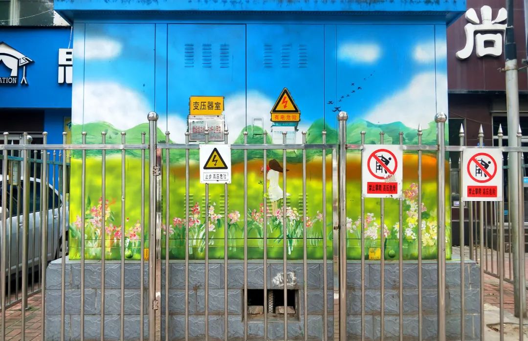 据了解,为进一步美化提升龙都道路景观,切实配合好我市文明城市创建