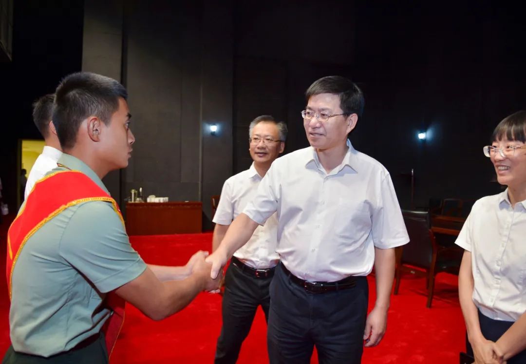 榜样引领 优秀共产党员先进事迹报告会带给一座城温暖和感动 权威发布 澎湃新闻 The Paper