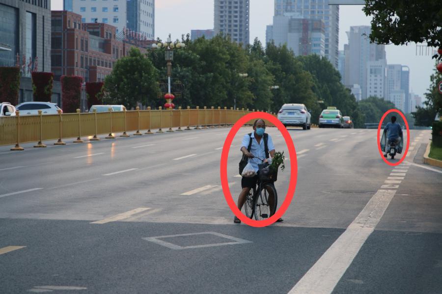 人民路 非机动车违反禁行规定,逆行