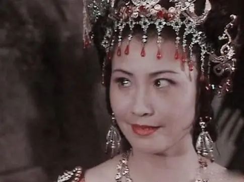 末代皇帝》中的婉容,《唐明皇》里的太平公主,《四世同堂》里的尤桐芳