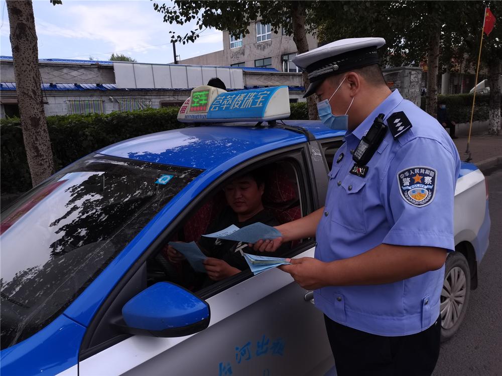 公安动态七台河市公安局交警部门开展出租车行业安全带生命带宣传示范