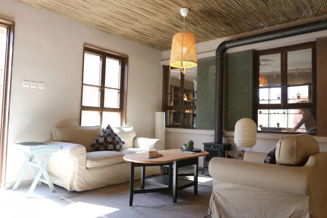 可以看到钓鱼观赏台,咖啡店,民宿……来到距离迷你农场不远的一家民宿