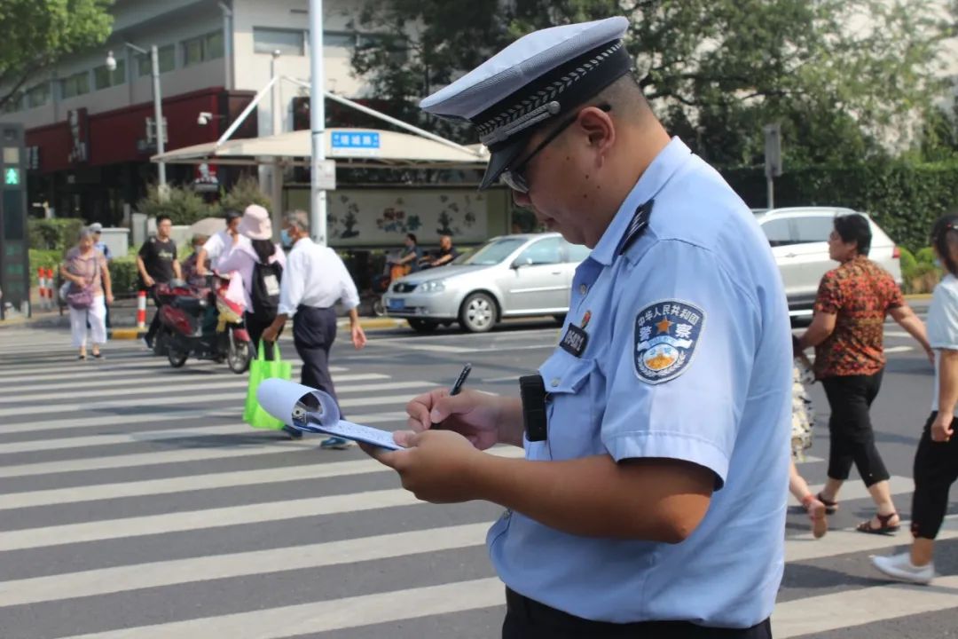 全警实战大练兵直击现场高温下的交警实战大练兵