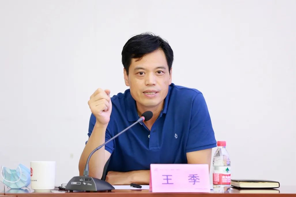 最后,王季专委对参加座谈律师代表们提出的意见建议