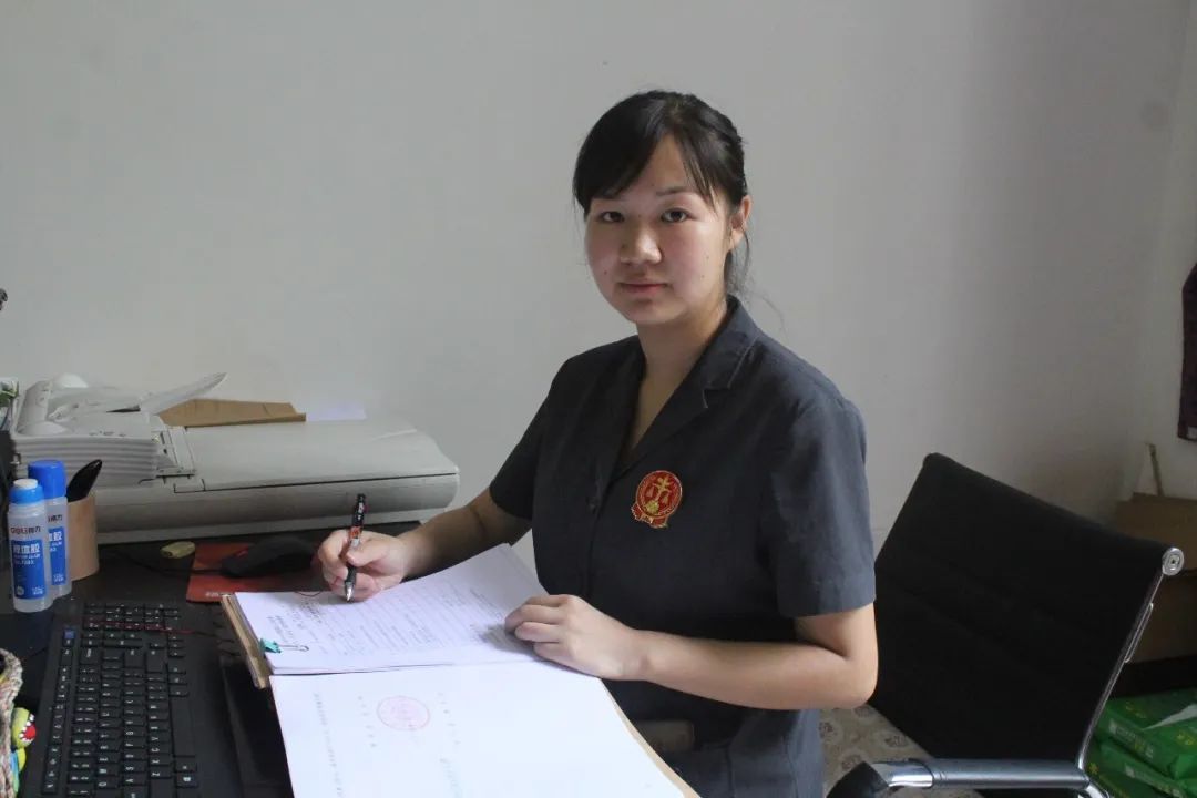 速来围观乘风破浪的法庭小姐姐