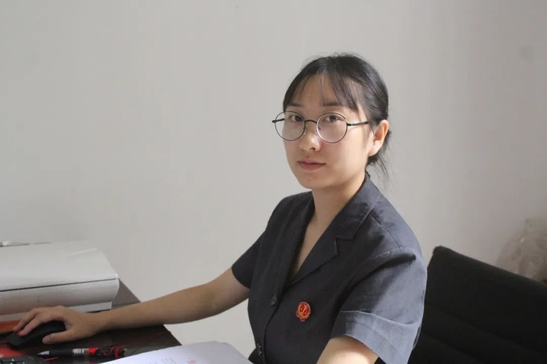 速来围观乘风破浪的法庭小姐姐