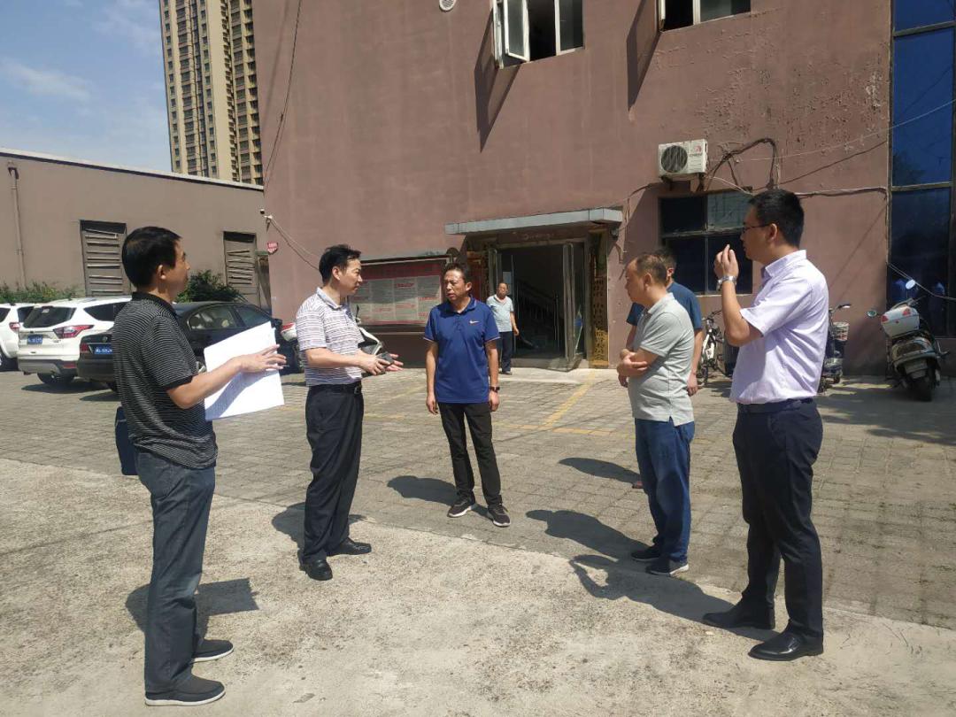 区党工委副书记,管委会副主任付晓毅带队到三山社区检查指导创建工作.