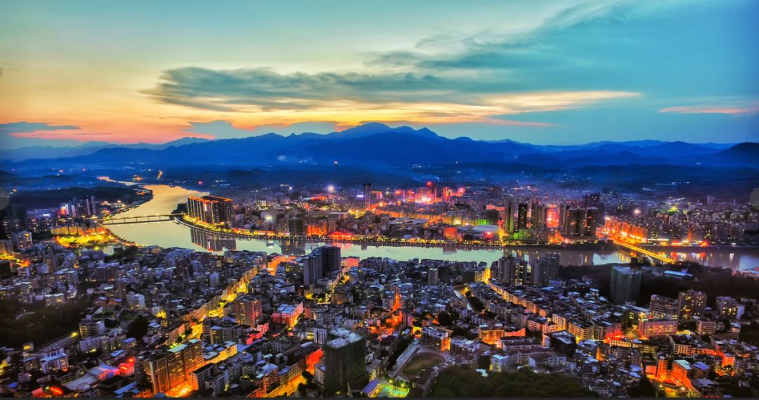 龙川创文添砖加瓦记者丨陈杰摄像丨钟志炜(实习)编辑丨陈杰校审丨杨立