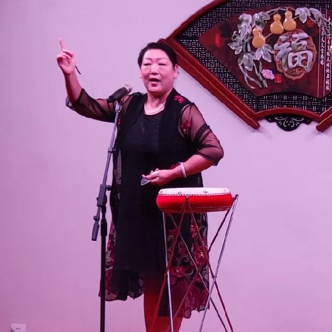 快板《天安门广场看升旗》,京东大鼓《送女上大学》,《长寿村》等
