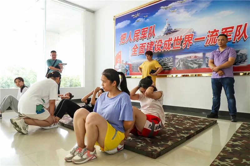 来宾市女兵征集进入综合素质考核阶段现场是这样哒