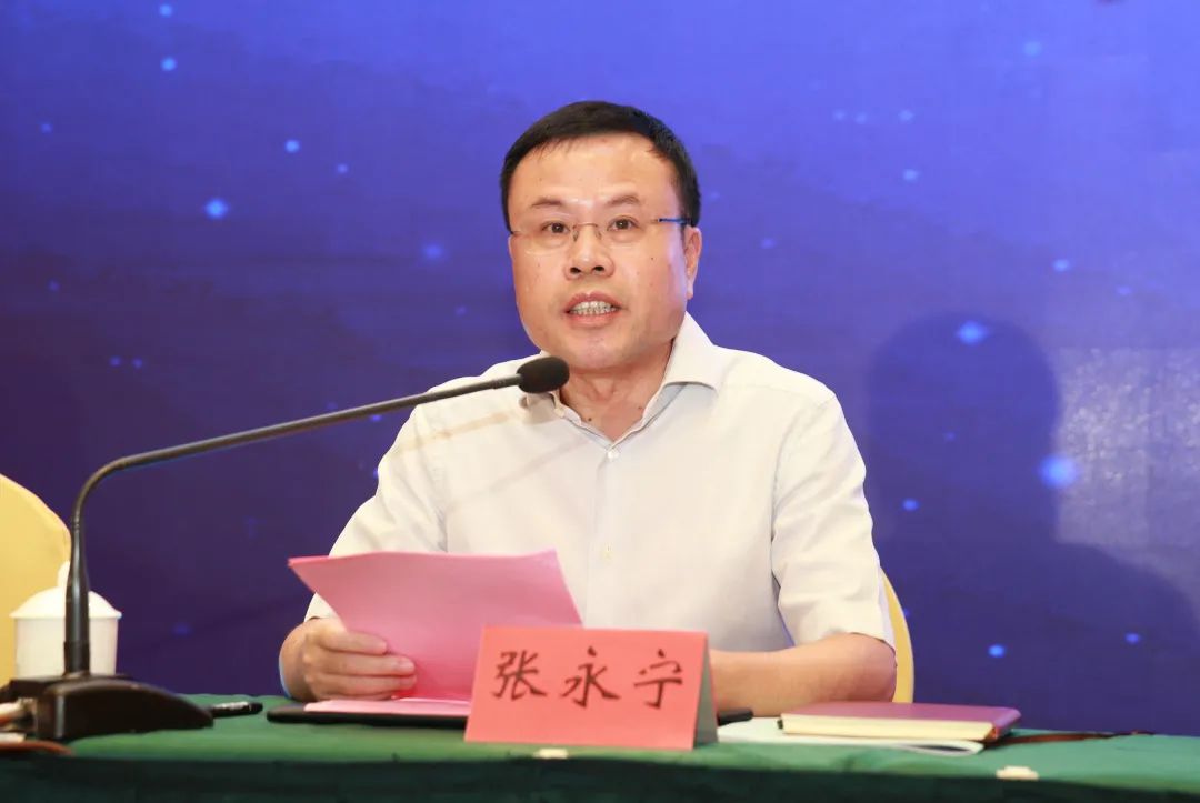 中央网信办政策法规局局长杨树桢莅会指导.