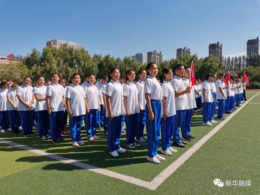 超燃现场直击初一新生军训