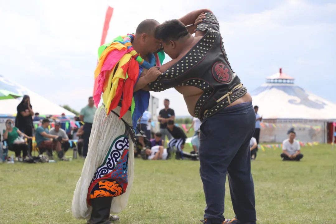 乡村游那达慕大会文艺演出这个七夕与札萨克相遇