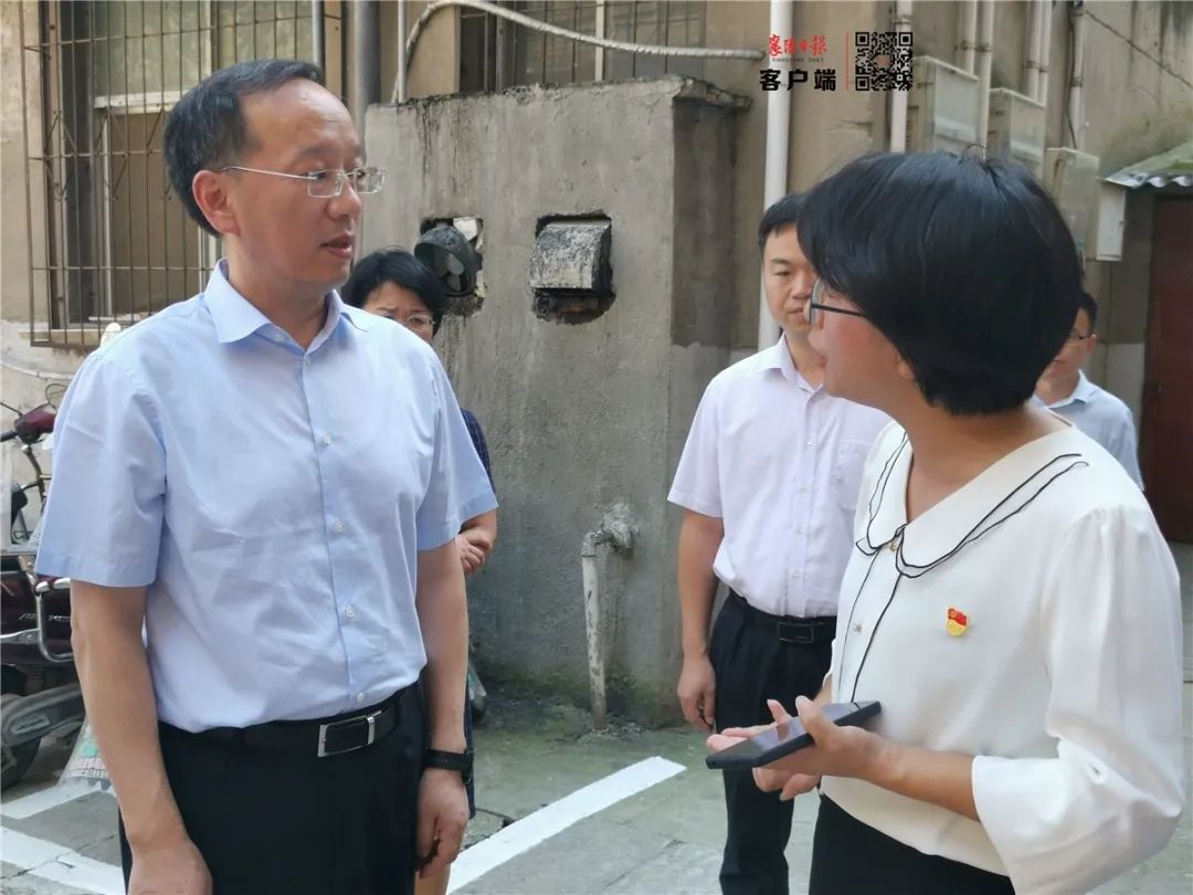 8月27日下午,市委书记李乐成前往襄州区,就社区治理改革工作开展调研.