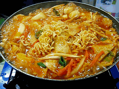 铜山人喜欢在美食中获取慰藉,毕竟这最快且最省力