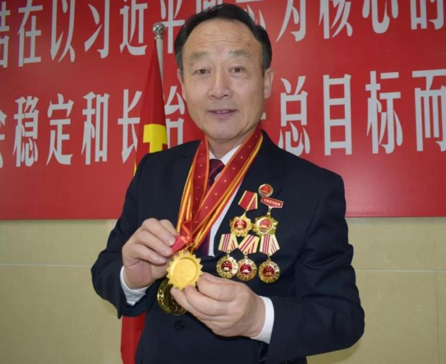 对话70岁的社区志愿者退休检察官张飚