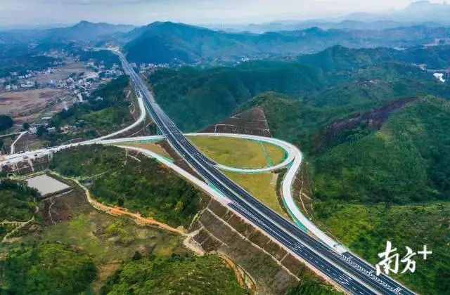 产业生态化生态产业化绿水青山就是金山银山的紫金实践