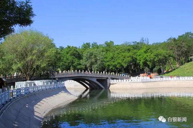 金魚公園作為白銀市最早的城市中心公園,因山勢地形呈金魚狀而得名.