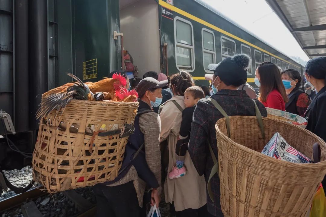 位於四川省冕寧縣瀘沽鎮的冕寧車站,原名瀘沽車站,是成昆線上的一個