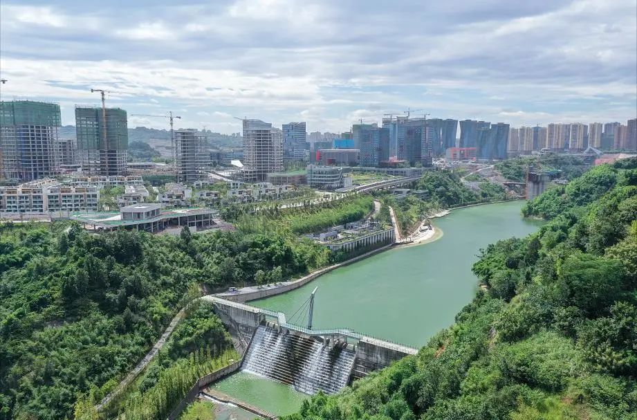 完善硬支撑提升软实力