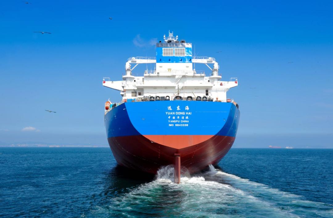 远东海轮获颁证书中国洋浦港跨入10万吨级巨轮俱乐部行列
