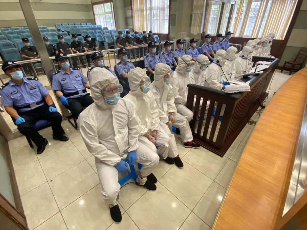 澎湃号·政务 字号 嘉兴中院 关注 8月31日上午,南湖法院对郑雷刚