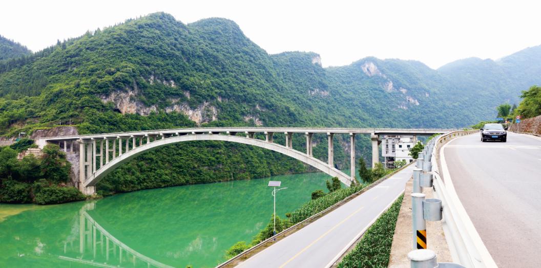 新建的龙溪大桥成为脱贫攻坚致富桥