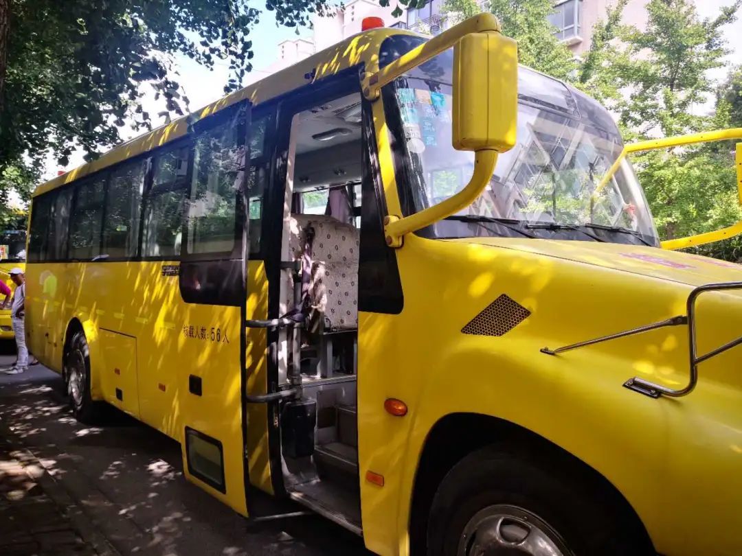 交警开学啦蜀黍上好校车安全第一课