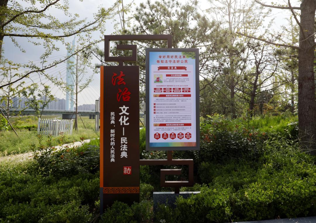 有"典"不一样——龙泉街道建成独具特色的民法典法治文化广场