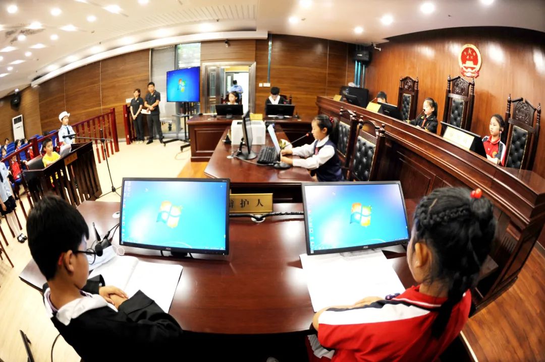 "七彩的夏日—模拟法庭"连云港开发区法院开展暑假学法活动