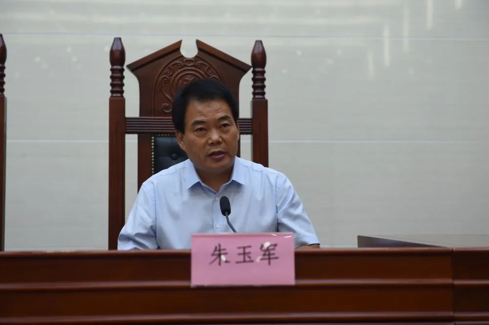 党组成员,副院长董志军主持会议党组书记,院长杜君出席会议并作重要