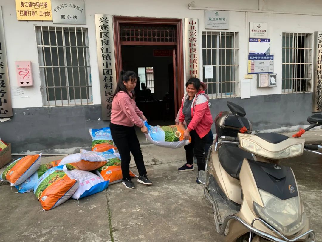 决胜脱贫攻坚蒙期英公社里的女人婆带领群众脱贫致富