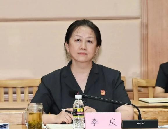 海口市人大常委会党组书记主任韩英伟率队到海口中院走访调研