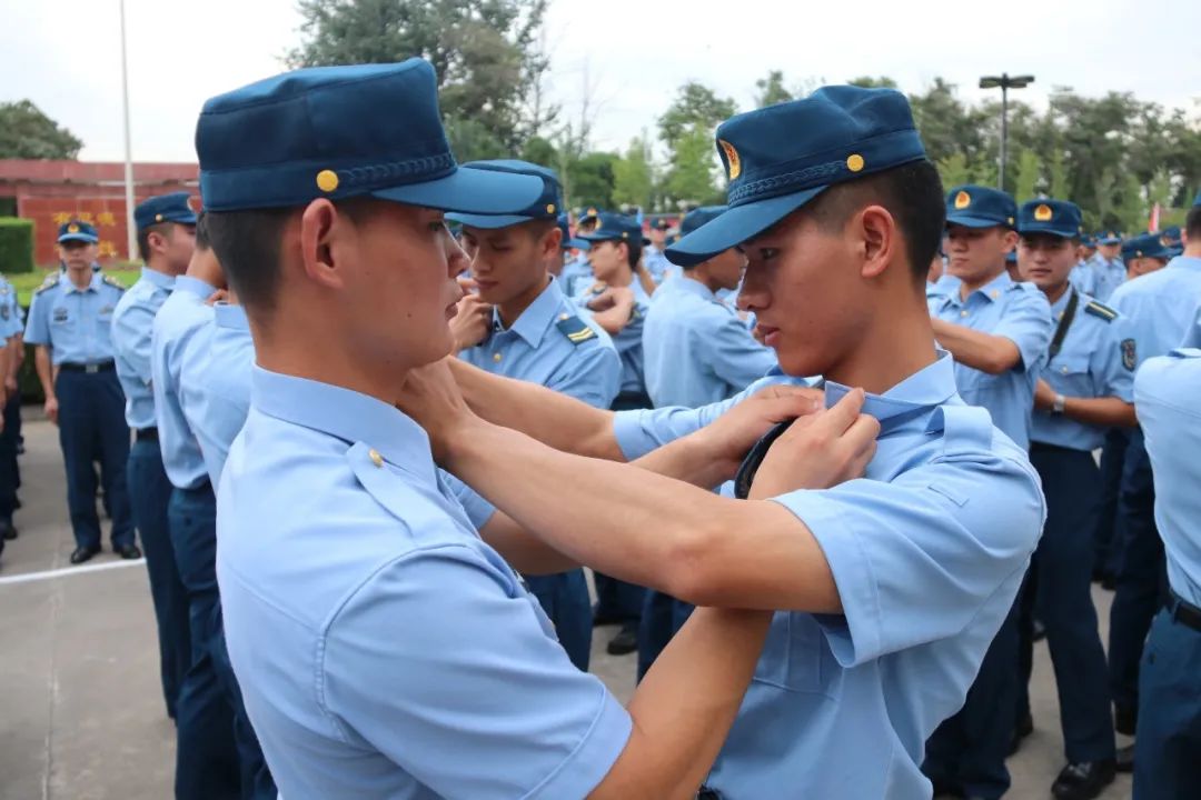 催泪现场卸衔军人最不忍看的一刻