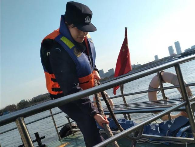 警察故事夏日灼灼艳阳高水警新装劲飒爽