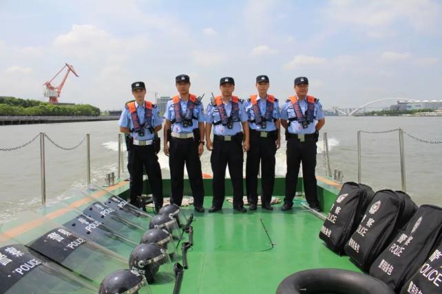 旧式水上单警救生装备边防和港航公安分局成立以来,积极服务"一带一路