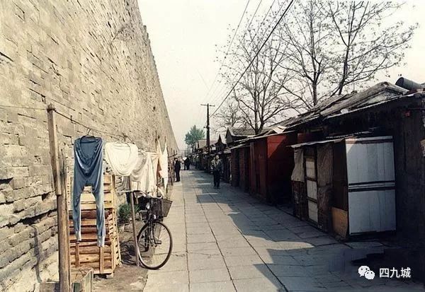 紫禁城东侧民房正阳门与护城河宣武门路口的护城河牛街的牛羊肉店儒福