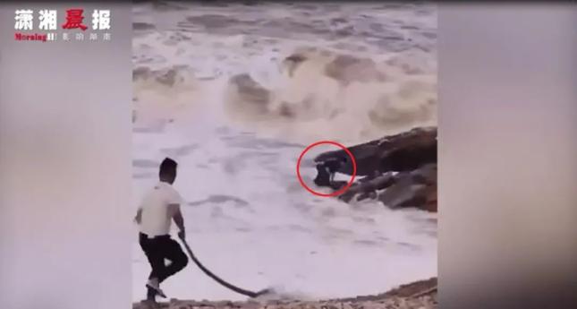 悲剧！两中国公民遭遇海浪卷走，一死一失踪