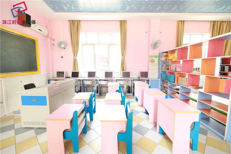 桂江三小校园资源教室设施完备,为学生提供良好的教学环境.