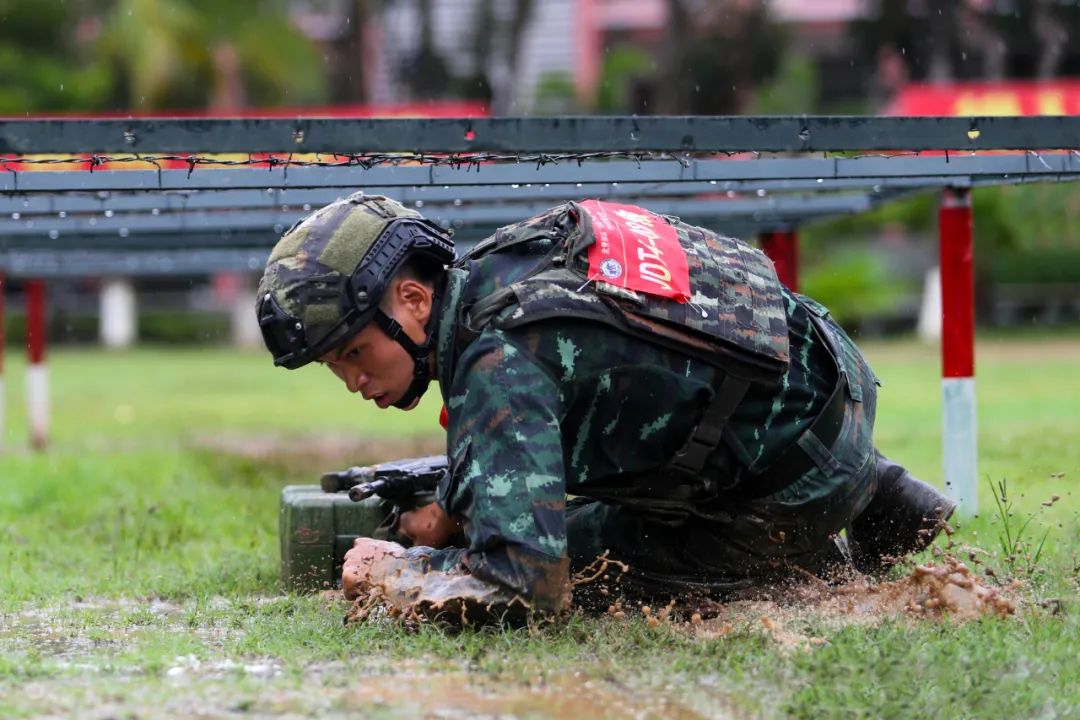 尖兵风衣_纳米尖兵巴德尔图片(3)