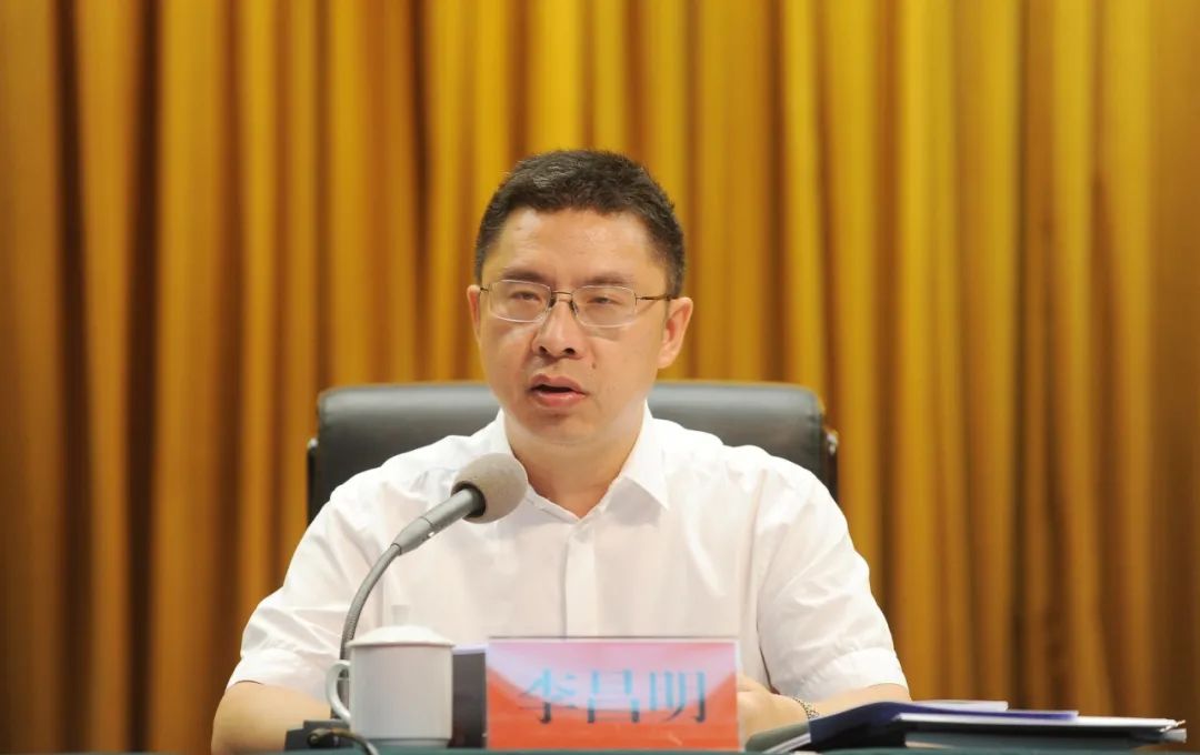 蔡周钧,吴善灵等县四套班子领导参加会议.