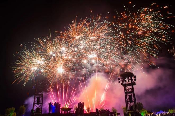 恩施文旅号与爱同行惠游湖北点亮精彩夜生活