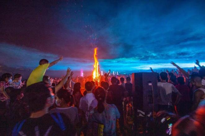 恩施文旅号与爱同行惠游湖北点亮精彩夜生活