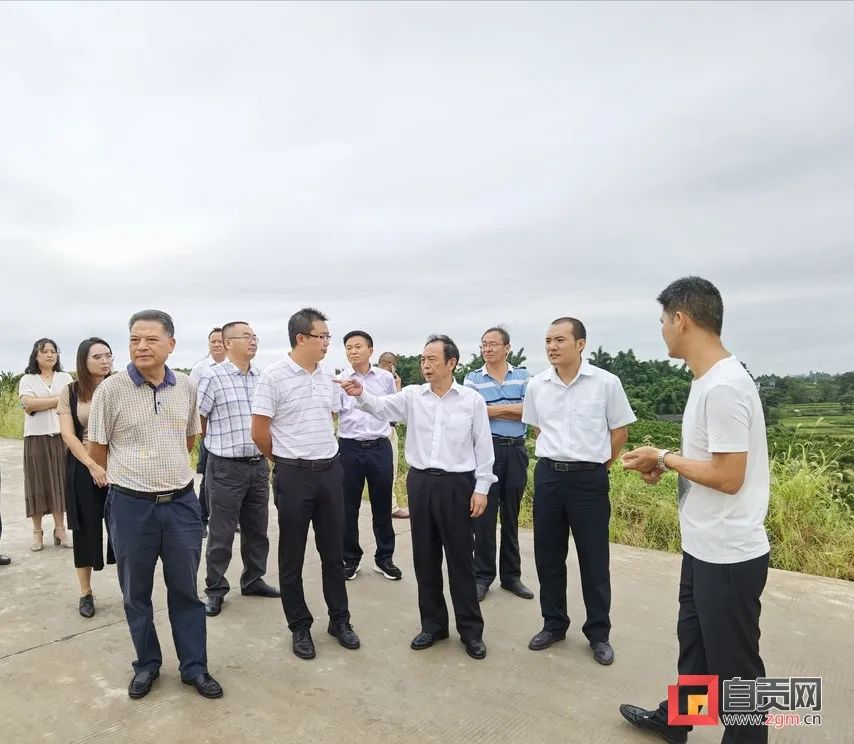 推动全会精神落地落实 游开余入村宣讲省委,市委全会精神