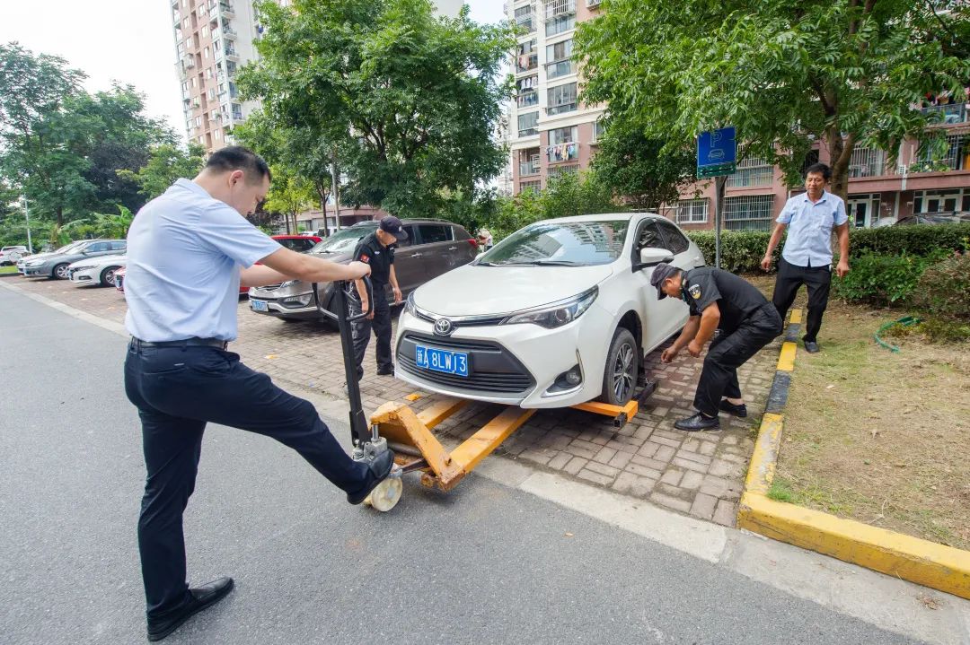 小區亂停車業主自行購買移車器最近怎麼失業了